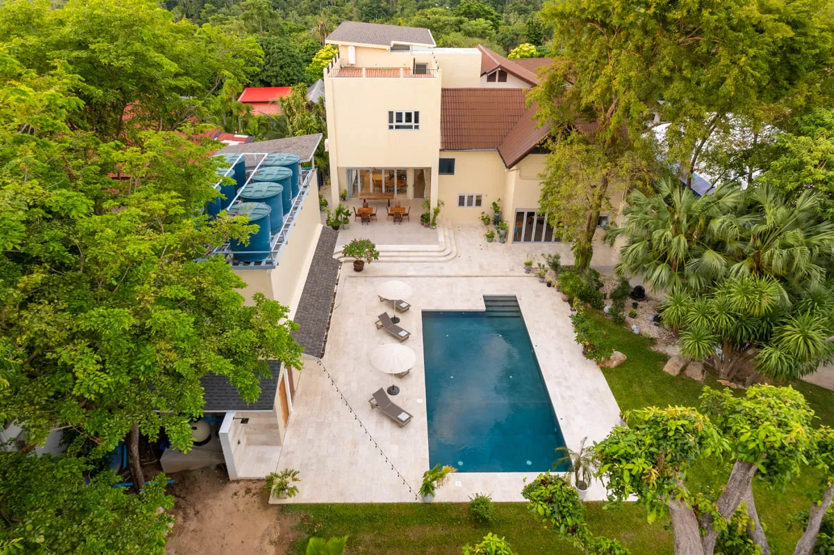 Completed luxury villa and swimming pool by Samui Modern Construction